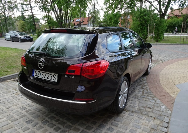 Opel Astra cena 35900 przebieg: 151000, rok produkcji 2014 z Gliwice małe 781